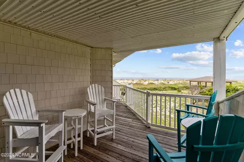 122 SE 58th St #103, Oak Island, NC 28465