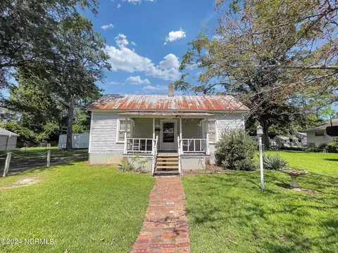 301 2nd St, Laurinburg, NC 28352