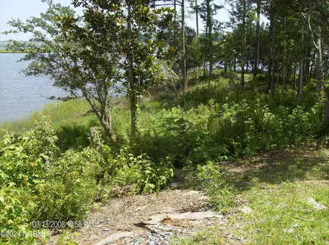 135 E High Bluff Dr, Hampstead, NC 28443 photo 2