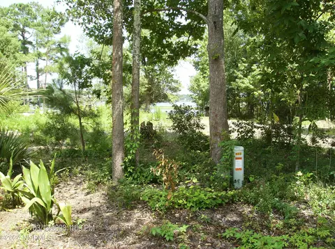 135 E High Bluff Dr, Hampstead, NC 28443 photo 8