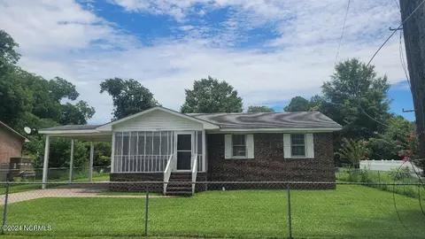 405 Fleming St, Washington, NC 27889