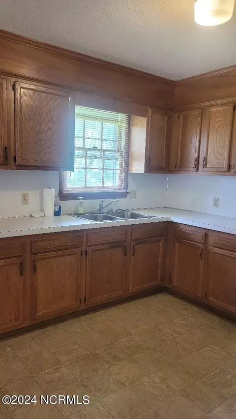 Kitchen - 405 Fleming St, Washington, NC 27889 photo 1 of 2