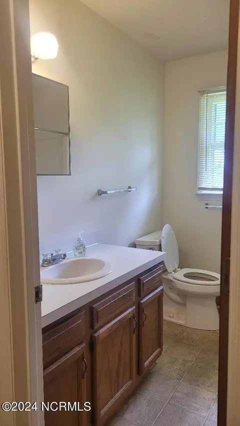 Bath - 405 Fleming St, Washington, NC 27889 photo 1 of 1