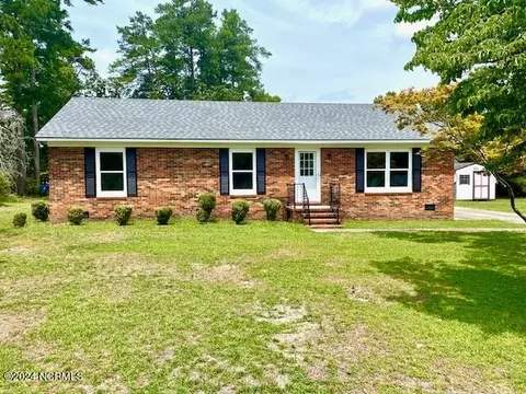 104 Clark Blvd, Elizabethtown, NC 28337