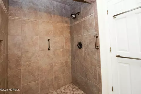 Bath - 620 Diamondhead Dr S, Pinehurst, NC 28374 photo 4 of 6