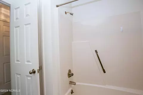 Bath - 620 Diamondhead Dr S, Pinehurst, NC 28374 photo 6 of 6