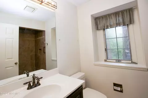 Bath - 620 Diamondhead Dr S, Pinehurst, NC 28374 photo 3 of 6