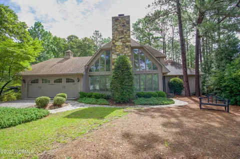 620 Diamondhead Dr S, Pinehurst, NC 28374
