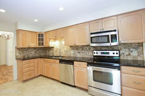 Kitchen - 620 Diamondhead Dr S, Pinehurst, NC 28374 photo 4 of 5