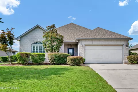 205 Castle Bay Dr, Hampstead, NC 28443