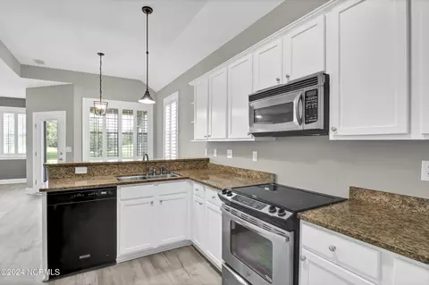 205 Castle Bay Dr, Hampstead, NC 28443 photo 8