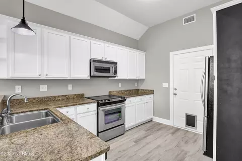205 Castle Bay Dr, Hampstead, NC 28443 photo 7