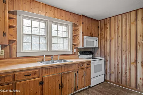 107 W D St, Erwin, NC 28339 photo 8