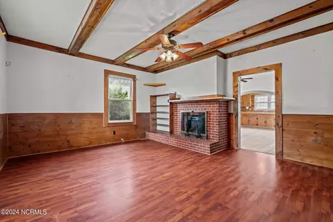 107 W D St, Erwin, NC 28339 photo 3