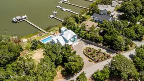 5714 E Landing Ct, Emerald Isle, NC 28594