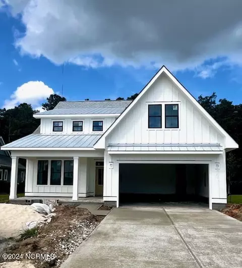 583 Moss Lake Ln, Holly Ridge, NC 28445