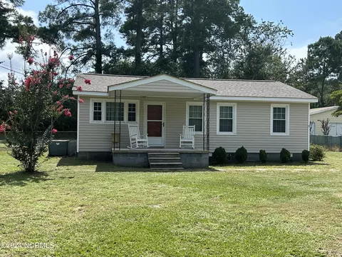 17220 Highland Rd, Laurinburg, NC 28352