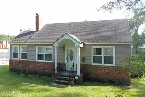 224 E Clay St, Whiteville, NC 28472