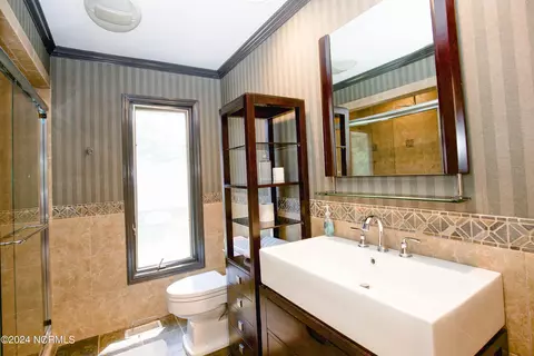 Bath - 6 Vardon Rd, Pinehurst, NC 28374 photo 2 of 3