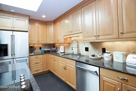 Kitchen - 6 Vardon Rd, Pinehurst, NC 28374 photo 5 of 7