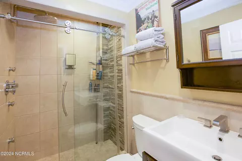 Bath - 6 Vardon Rd, Pinehurst, NC 28374 photo 1 of 3