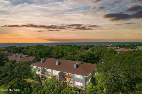 25 Bunker Ct, Caswell Beach, NC 28465