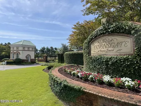 121 Hardwick Ln, Newport, NC 28570