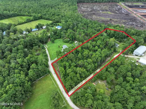 88 Berry Patch Rd, Hampstead, NC 28443
