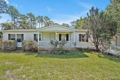 1887 Pelican Point Ct SE, Bolivia, NC 28422