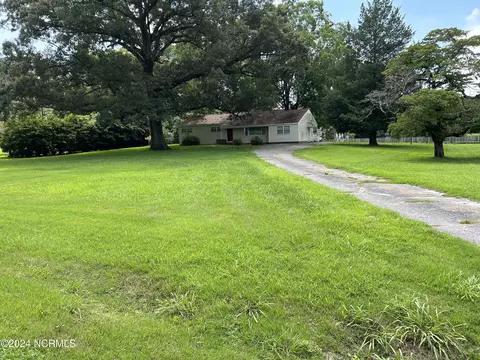 802 Laroque Ave, Maysville, NC 28555