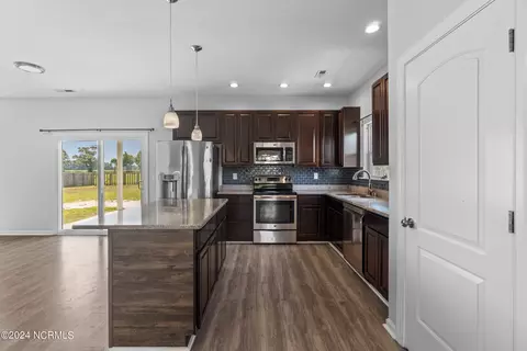 Kitchen - 106 Pond Pine Loop, Currituck, NC 27929 photo 2 of 3