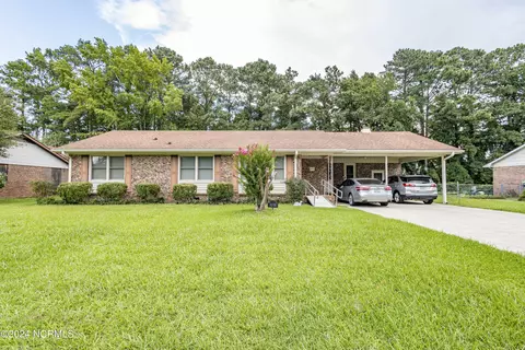 1036 Plymouth Dr, New Bern, NC 28562