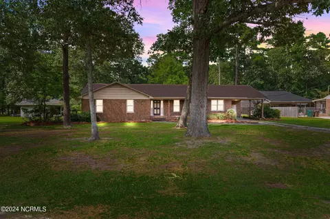 1910 Lancaster Dr, Tarboro, NC 27886