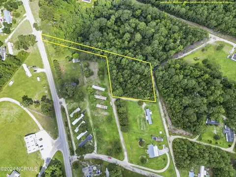 221 Varsity Ln, Richlands, NC 28574