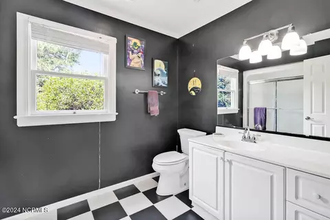Bath - 130 Deerfield Dr, Hampstead, NC 28443 photo 4 of 5