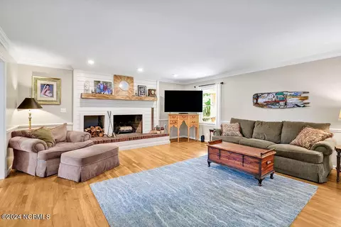 Living - 130 Deerfield Dr, Hampstead, NC 28443 photo 1 of 2