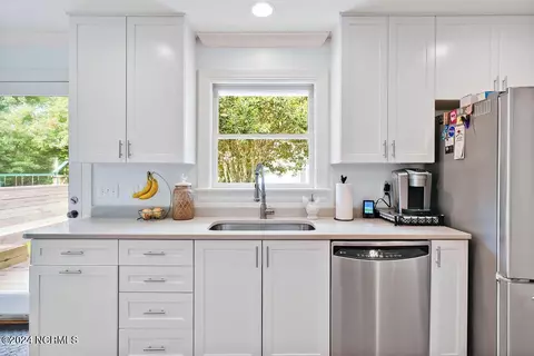 Kitchen - 130 Deerfield Dr, Hampstead, NC 28443 photo 4 of 4