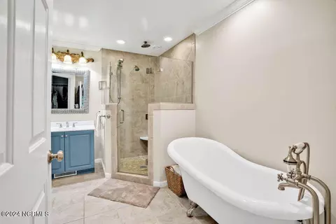 Bath - 130 Deerfield Dr, Hampstead, NC 28443 photo 2 of 5
