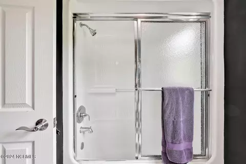 Bath - 130 Deerfield Dr, Hampstead, NC 28443 photo 5 of 5