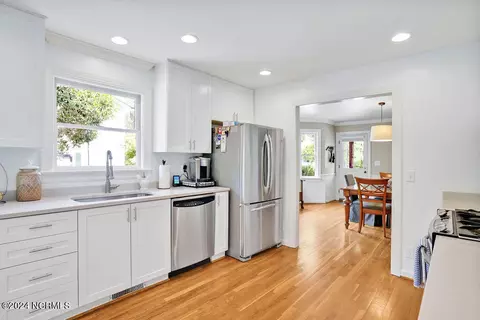 Kitchen - 130 Deerfield Dr, Hampstead, NC 28443 photo 3 of 4