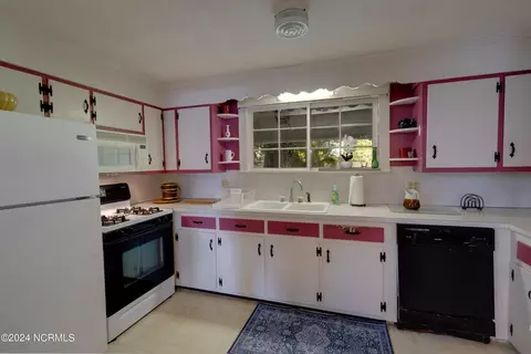 Kitchen - 212 S Main St, Bath, NC 27808 photo 1 of 3