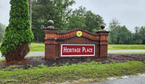 APT 4 Heritage Drive, Laurinburg, NC 28352
