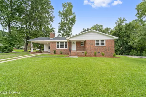 201 Cardinal Rd, Jacksonville, NC 28546