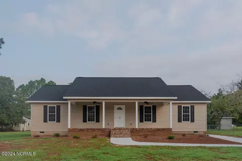 304 Locust St, Hamlet, NC 28345
