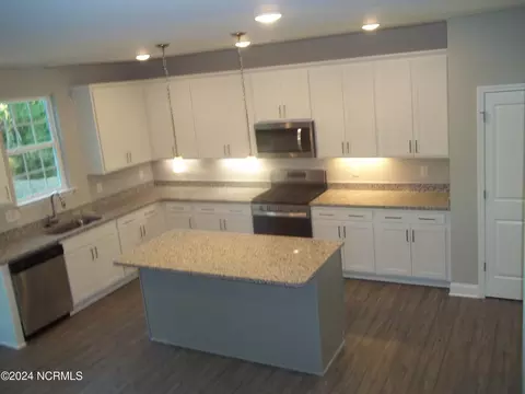 127 Paver Ln, Hampstead, NC 28443 photo 4