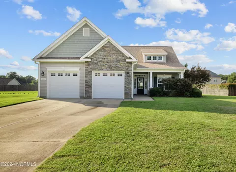 230 Maidstone Dr, Richlands, NC 28574