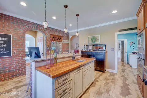 Kitchen - 538 River Rd, Wallace, NC 28466 photo 3 of 4