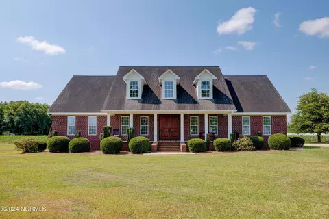 538 River Rd, Wallace, NC 28466