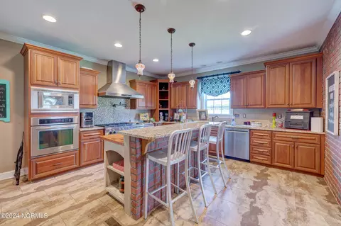 Kitchen - 538 River Rd, Wallace, NC 28466 photo 4 of 4