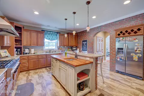 Kitchen - 538 River Rd, Wallace, NC 28466 photo 1 of 4